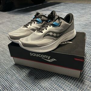 Men’s Saucony Guide 10.5 wide mens running shoes